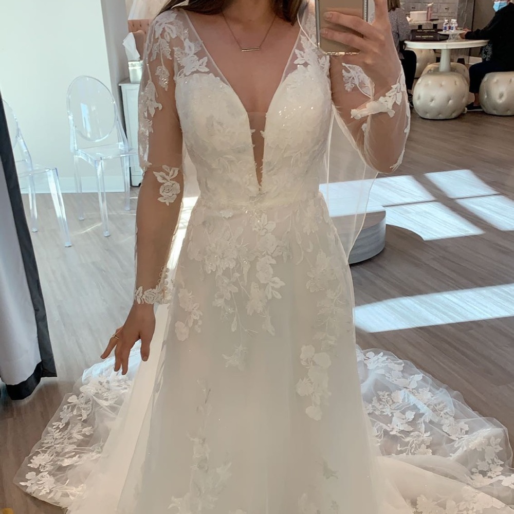 Wedding dress, size 4, like new